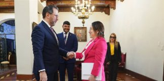Foto: Venezuela recibe Copias de Estilo de la nueva embajadora de Nicaragua / Cortesía