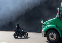 VIDEO: motociclista graba choque frontal donde muere su amigo en Honduras Foto: Motociclista graba el momento exacto del choque donde muere su amigo en Honduras / Cortesía