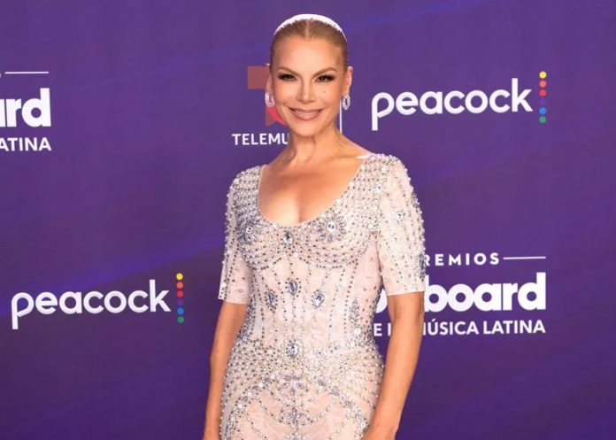 Foto: Olga Tañón emociona al recibir reconocimiento oficial en su país/Cortesía