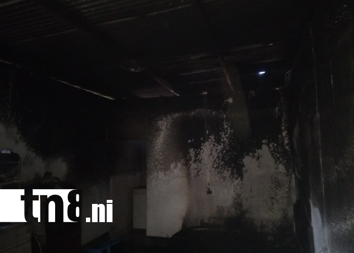 Foto: Incendio en Nandaime afecta vivienda por falla eléctrica/TN8