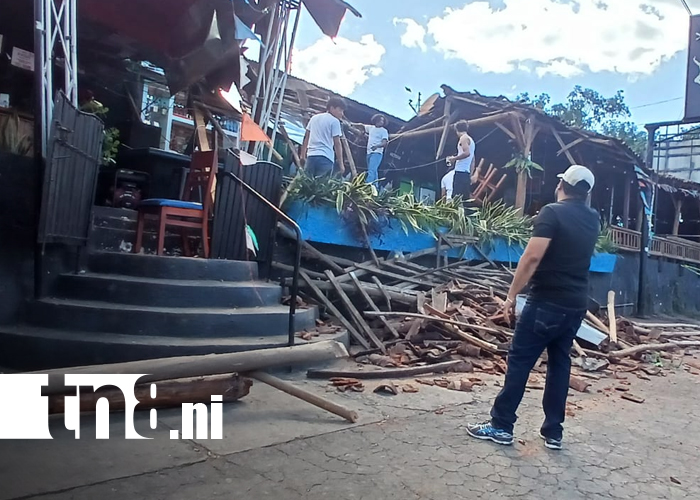 Foto: Fuertes vientos provocan colapso del techo de un reconocido local en Managua/TN8