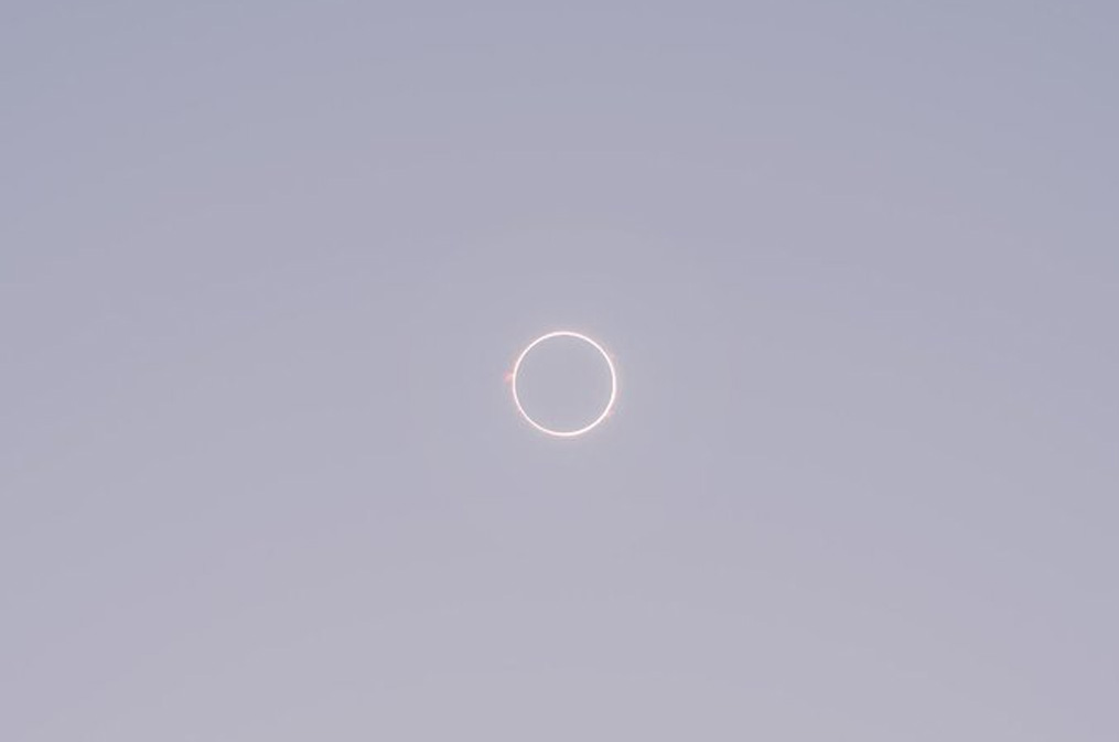 Foto: Impactante eclipse solar anular sorprende al mundo desde la Antártida / Cortesía