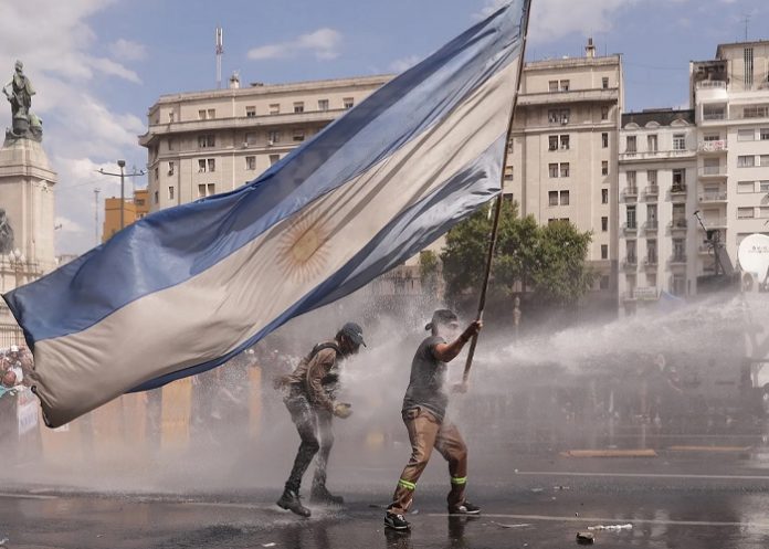 Foto: Sindicatos convocan huelga general contra reforma laboral en Argentina / Cortesía