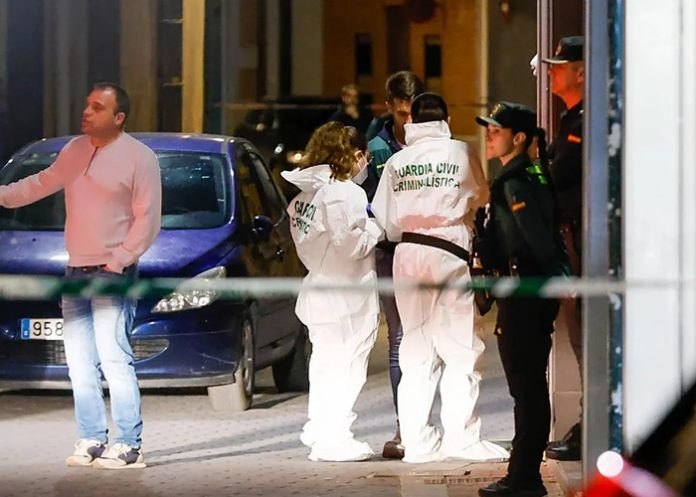 foto: Doble asesinato estremece a la comunidad de España /cortesía