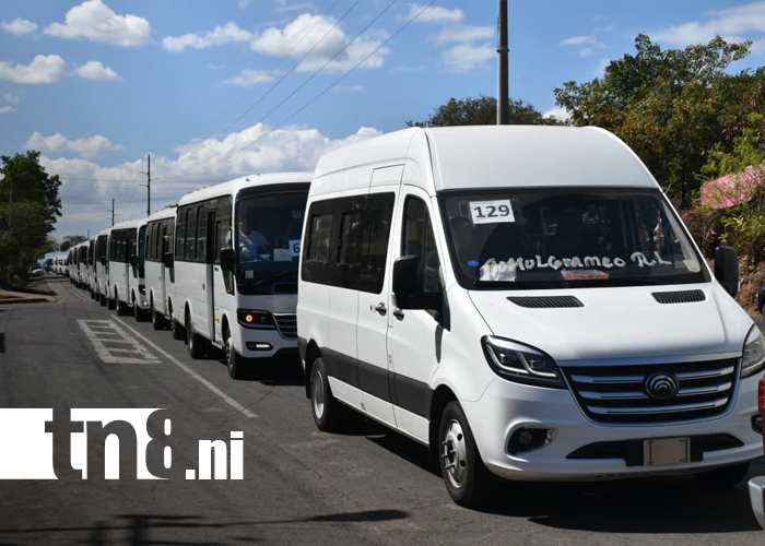 Foto: Gobierno Central entrega nuevos buses para rutas urbanas y turísticas en Granada/ TN8