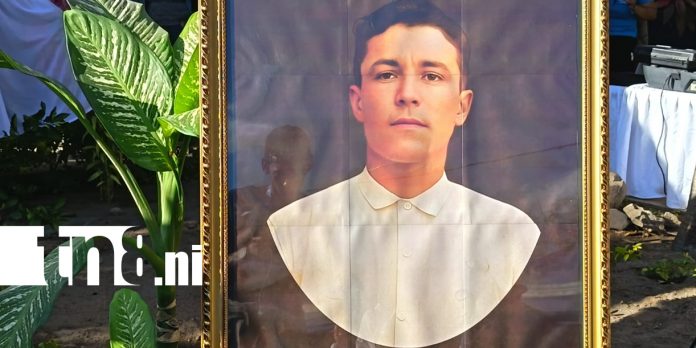Foto: Segovianos rinden homenaje a Rufo Marín Bellorín /TN8
