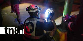Foto: Motociclista irrespeta la luz roja del semáforo y termina gravemente herido en Managua/TN8