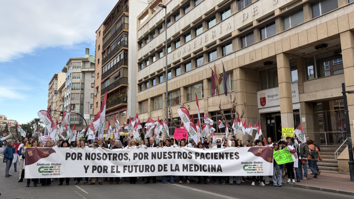 Foto: Médicos denuncian jornadas de hasta 24 horas continuas/Cortesía
