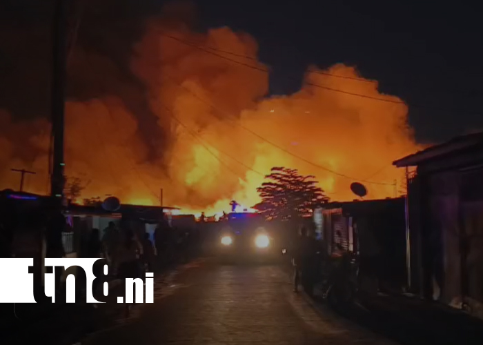 Foto: Incendio en vertedero del barrio Grenada moviliza a bomberos/TN8
