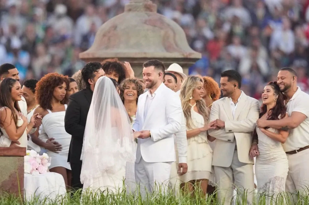 Foto: Los novios del Super Bowl cuentan cómo vivieron su boda inesperada/Cortesía