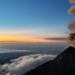 Volcán de Fuego en Guatemala entra en erupción: precauciones para viajeros y vecinos Foto: Volcán de Fuego en Guatemala mantiene alerta por caída de ceniza/Cortesía