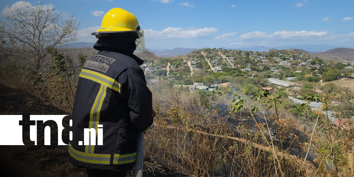 Foto: Incendio de maleza moviliza a Bomberos Unidos en el Mirador del Espinito, Somoto/TN8