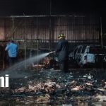 Foto: Incendio consume vehículos abandonados en antiguo autolote en Rubenia, Managua/TN8