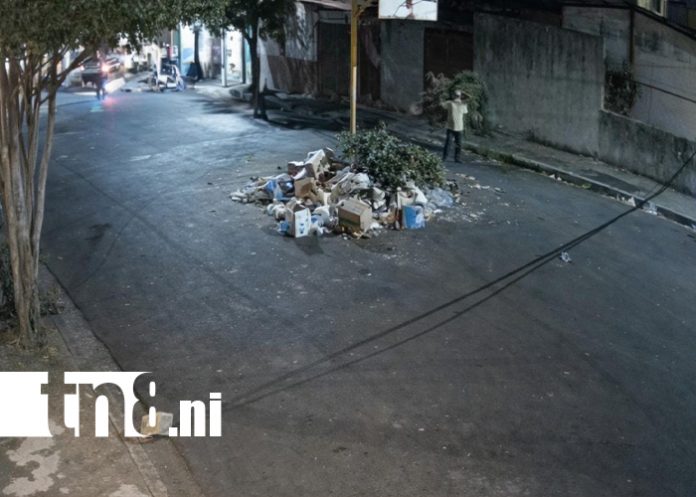 Foto: Vecinos piden medidas urgentes por botadero ilegal en Las Mercedes /TN8 Foto: Vecinos piden medidas urgentes por botadero ilegal en Las Mercedes /TN8