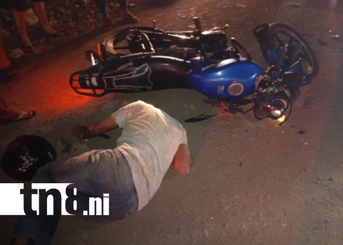 Foto: Motociclistas protagonizan nuevo accidente vial frente al colegio Cristo Rey en Rivas/TN8