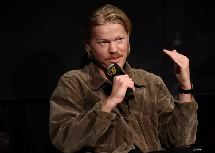 Foto: Jesse Plemons sobre "Digger" /cortesía 