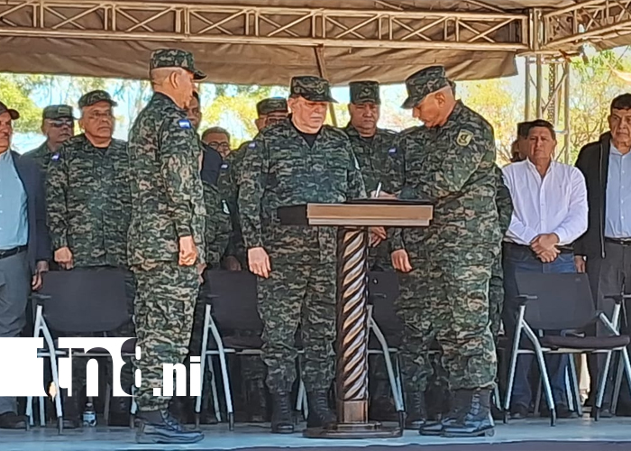 Foto: Coronel Rodolfo González asume sexto comando militar regional /TN8