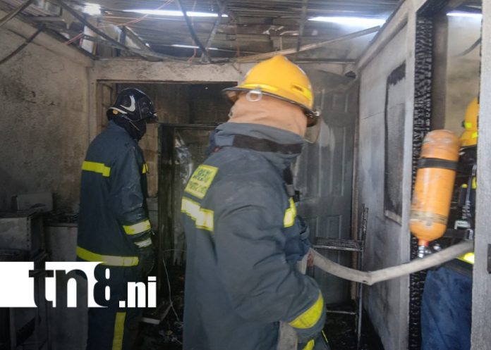 2 Foto: Dos viviendas resultaron afectadas por un incendio en Granada / TN8