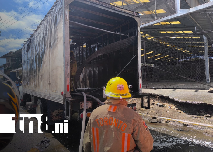 Foto: Camión cargado con material inflamable se incendia en Estelí / TN8