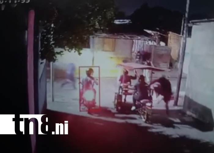 Foto: Video captura violento ataque a dos jóvenes en El Recreo Norte, Managua/TN8