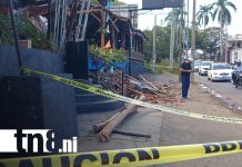 Fuertes vientos provocan colapso del techo de un reconocido local en Managua Foto: Fuertes vientos provocan colapso del techo de un reconocido local en Managua/TN8