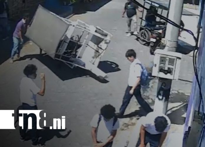 Foto: Fuerte colisión de caponeras genera pánico en el Memorial Sandino / TN8