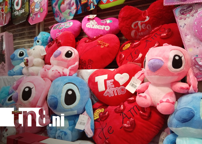 Foto: Mercados capitalinos se llenan de amor y buenas ventas en este 14 de febrero / TN8