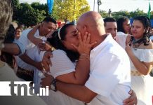 Foto: ¡Ya tu boda 2026! Amor sin límites de edad protagoniza bodas masivas en Managua/TN8