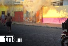 Voraz incendio deja a una anciana sin vida en Monseñor Lezcano Foto: Anciana muere en voraz incendio que consumió su vivienda en Monseñor Lezcano / TN8