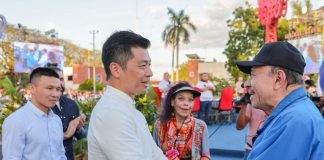 Foto: Comandante Daniel Ortega y Compañera Rosario Murillo en acto oficial por nuevos microbuses Yutong, de China