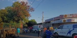 Foto: Irrespeto a señal de alto provoca vuelco y deja lesionado en La Metalúrgica Martínez / TN8