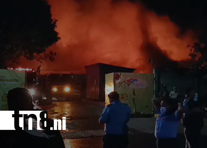 Foto: Incendio en vertedero del barrio Grenada moviliza a bomberos/TN8