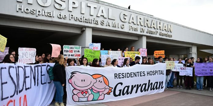 Foto: Alerta por libertad sindical contra trabajadores del Hospital Garrahan /Cortesía