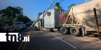 Foto: Camión sin frenos causa accidente en la Carretera Sur, cuatro pasajeros lesionados/TN8
