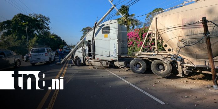 Foto: Camión sin frenos causa accidente en la Carretera Sur, cuatro pasajeros lesionados/TN8