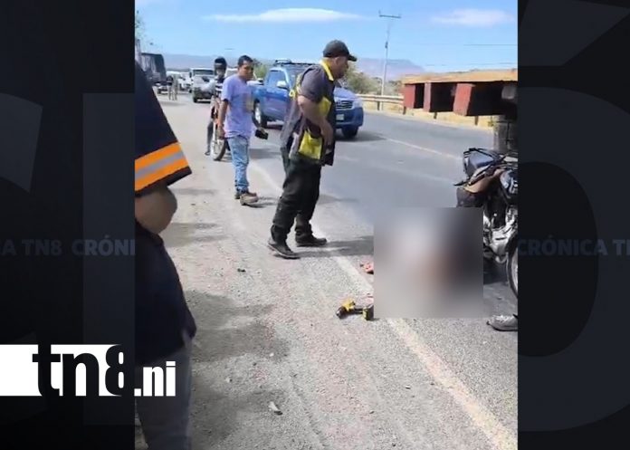 Foto: Motociclista fallece al estrellarse contra camión en Matagalpa / TN8