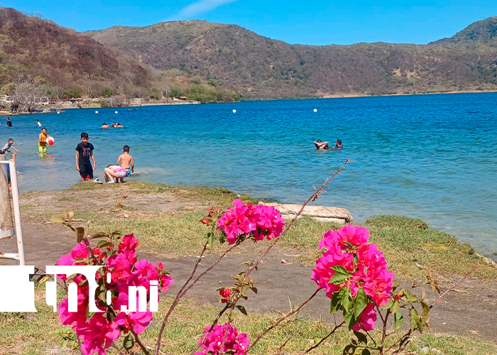 Foto: Chapuzones y aire fresco: familias disfrutan en Laguna de Xiloá /TN8