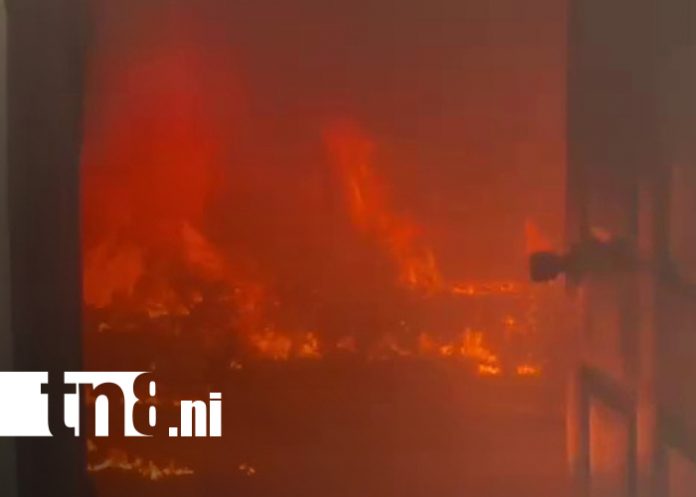 Foto: Incendio en Nandaime afecta vivienda por falla eléctrica/TN8