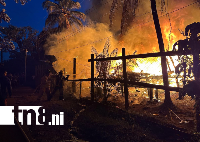 Foto: Incendio arrasa casa que servía como iglesia en Bilwi/TN8
