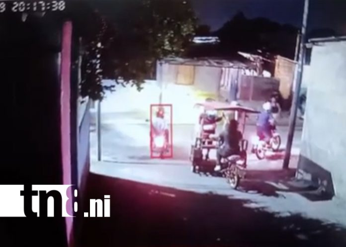 Foto: Video captura violento ataque a dos jóvenes en El Recreo Norte, Managua/TN8 Foto: Video captura violento ataque a dos jóvenes en El Recreo Norte, Managua/TN8