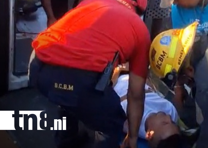 Foto: Irrespeto a señal de alto provoca vuelco y deja lesionado en La Metalúrgica Martínez / TN8