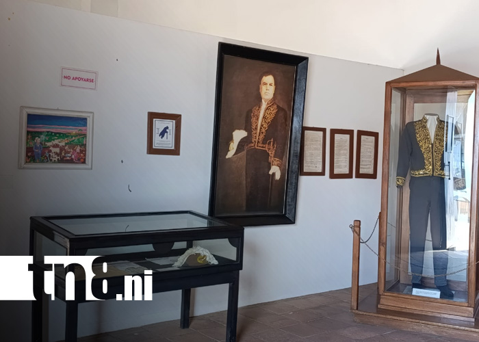 Foto: Estudiantes honran a Sandino y Darío en circuito cultural / TN8