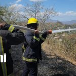 Foto: Incendio de maleza moviliza a Bomberos Unidos en el Mirador del Espinito, Somoto/TN8