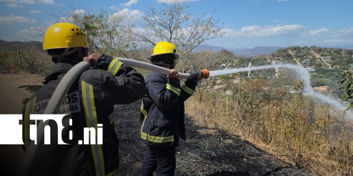 Foto: Incendio de maleza moviliza a Bomberos Unidos en el Mirador del Espinito, Somoto/TN8