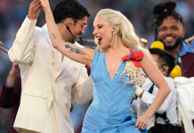 Foto: Un vestido azul y un mensaje latino: el look de Lady Gaga que marcó la noche/Cortesía