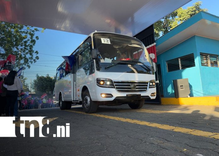 Foto: Llegan 180 nuevos microbuses para transformar el transporte público/TN8