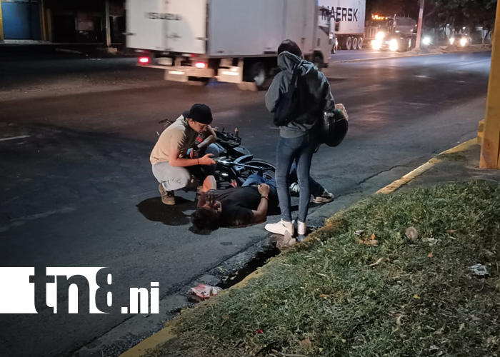 Foto: Accidente deja dos motociclistas lesionados en Managua/TN8