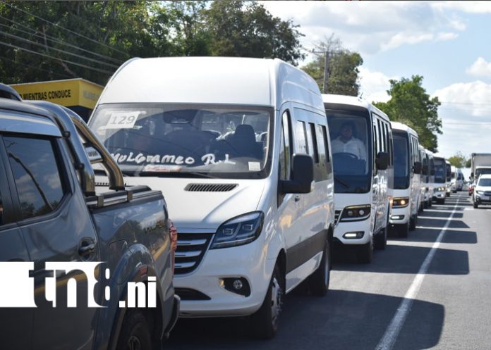 Foto: Gobierno Central entrega nuevos buses para rutas urbanas y turísticas en Granada/ TN8