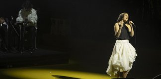 Foto: Aparición inesperada de Rosalía en concierto solidario por Palestina/Cortesía