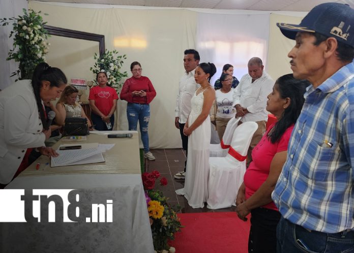 Foto: Parejas reafirman su amor en bodas grupales en Madriz / TN8